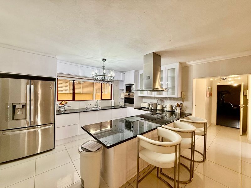 Modern 4-Bedroom Family Home in Da Nice Estate - Photo 3
