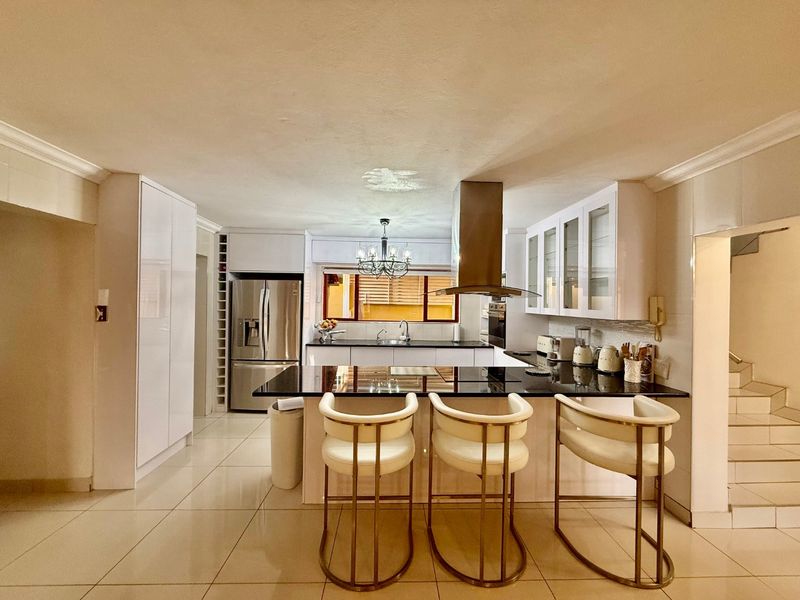 Modern 4-Bedroom Family Home in Da Nice Estate - Photo 4