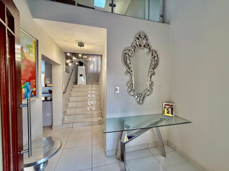 Modern 4-Bedroom Family Home in Da Nice Estate - Photo 2