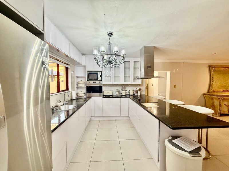 Modern 4-Bedroom Family Home in Da Nice Estate - Photo 5