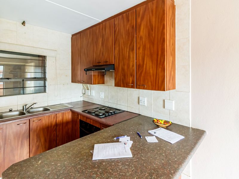 Modern 2-Bedroom Apartment with Private Garden – 9 Aloe Ridge - Photo 4