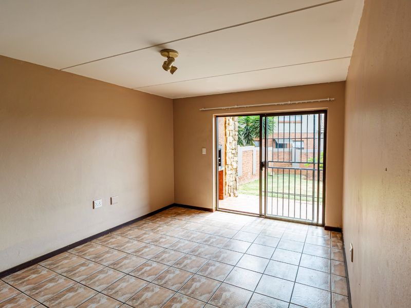 Modern 2-Bedroom Apartment with Private Garden – 9 Aloe Ridge - Photo 5