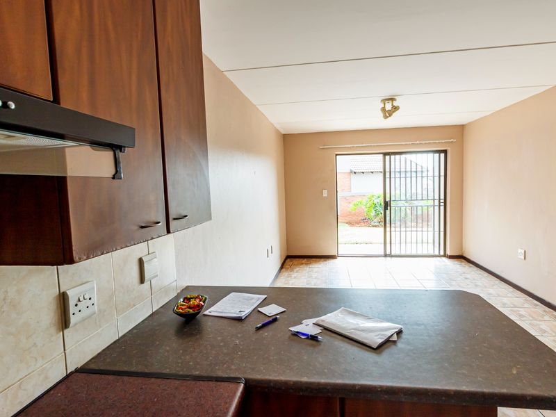 Modern 2-Bedroom Apartment with Private Garden – 9 Aloe Ridge - Photo 3