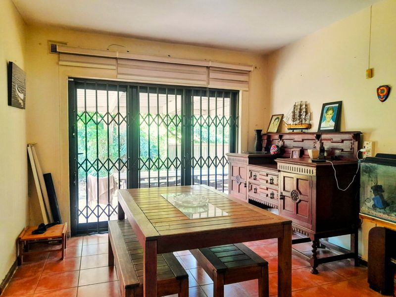 SPACIOUS FAMILY HOME. - Photo 10