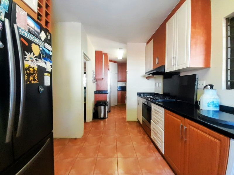 SPACIOUS FAMILY HOME. - Photo 6