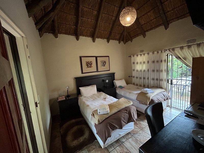 Amazing 6 Bedroom Guest House For Sale - Photo 7