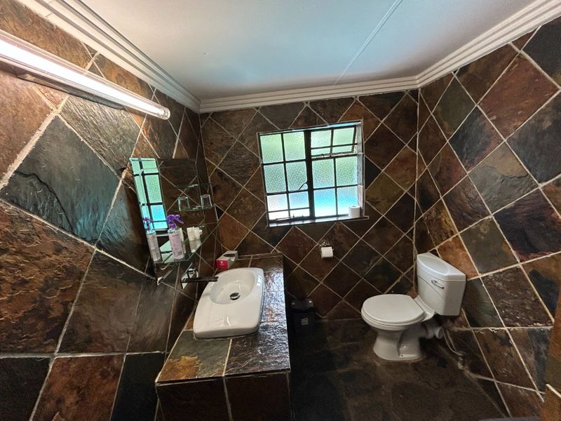 Amazing 6 Bedroom Guest House For Sale - Photo 6