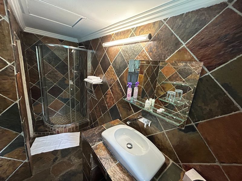 Amazing 6 Bedroom Guest House For Sale - Photo 5