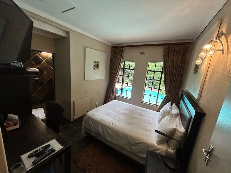 Amazing 6 Bedroom Guest House For Sale - Photo 3