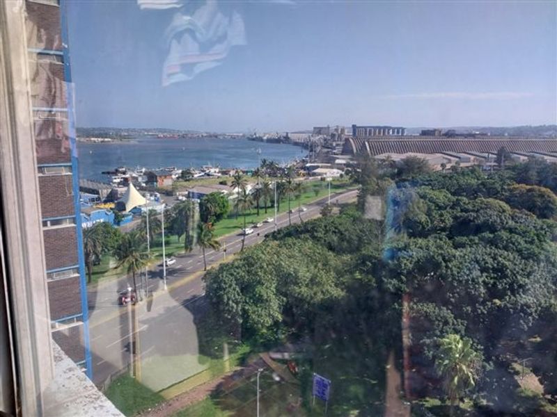 SPACIOUS 2-BEDROOM APARTMENT WITH HARBOR VIEWS! - Photo 3