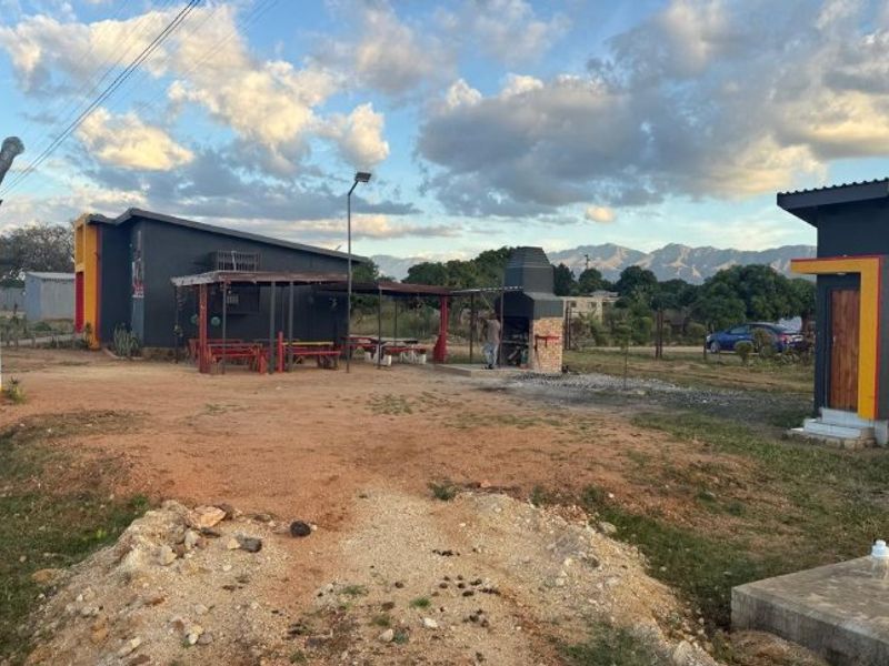 Prime Business & Residential Opportunity: Fully Equipped Butchery, Shop, and Spacious 4-Bedroom Home in Kanana, Hoedspruit - Photo 4