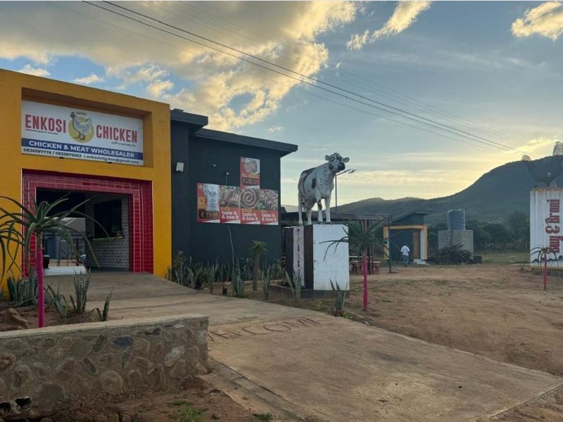 Prime Business & Residential Opportunity: Fully Equipped Butchery, Shop, and Spacious 4-Bedroom Home in Kanana, Hoedspruit - Photo 2