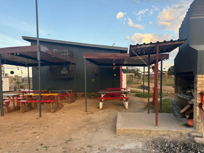 Prime Business & Residential Opportunity: Fully Equipped Butchery, Shop, and Spacious 4-Bedroom Home in Kanana, Hoedspruit - Photo 10