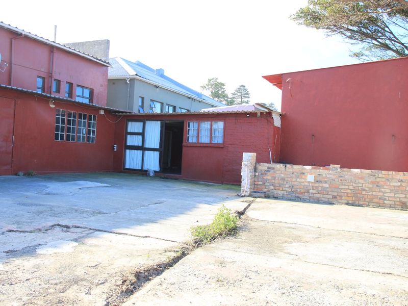 Premises with Opportunity in East London’s West Bank - Photo 4