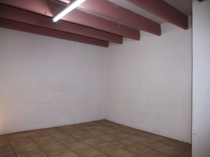 Premises with Opportunity in East London’s West Bank - Photo 9