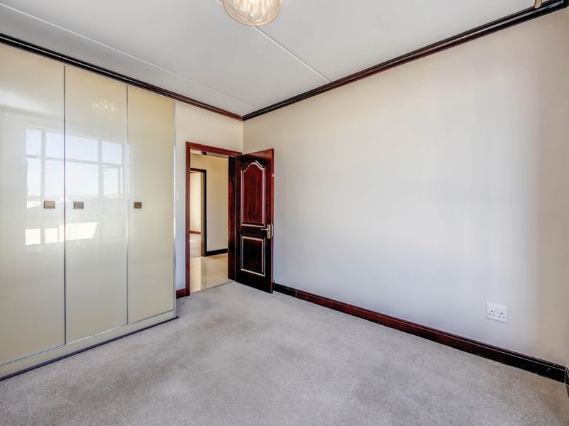 Modern 3 bedroom large unit in Craigavon. - Photo 9