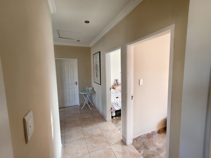 A SPACIOUS FAMILY HOME IN GATEWAY MANOR - Photo 7
