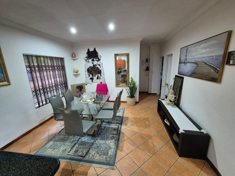 Modern Simplex With Private Pool And Entertainment - Photo 5