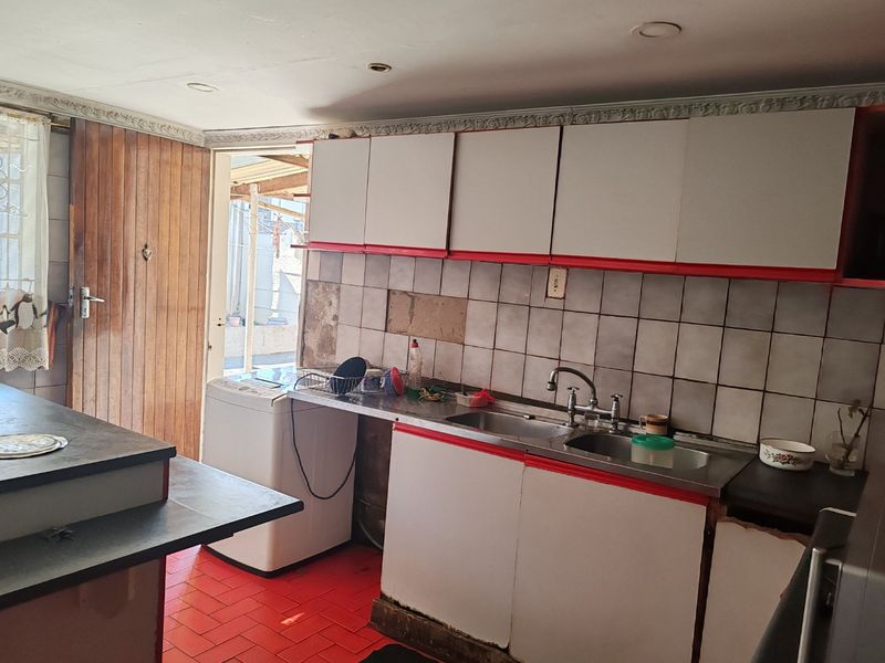 Seeing is Believing! Come Take a Look and Make Up Your Own Mind.... An Absolute Bargain- 4 Bedrooms, 3 Bathrooms + Garage - Photo 7