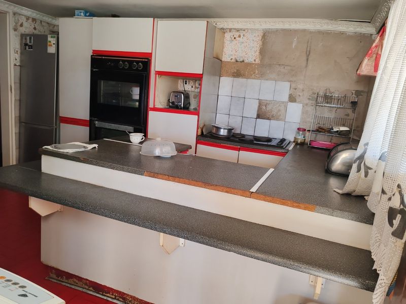 Seeing is Believing! Come Take a Look and Make Up Your Own Mind.... An Absolute Bargain- 4 Bedrooms, 3 Bathrooms + Garage - Photo 6