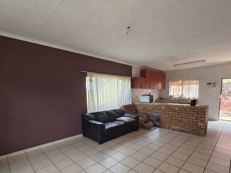 Spacious 3-Bedroom Family Home with Sea Views  - Photo 5