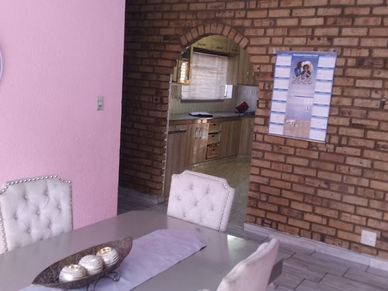 4 Bed Family home in Elandsheuwel with pool option - Photo 9