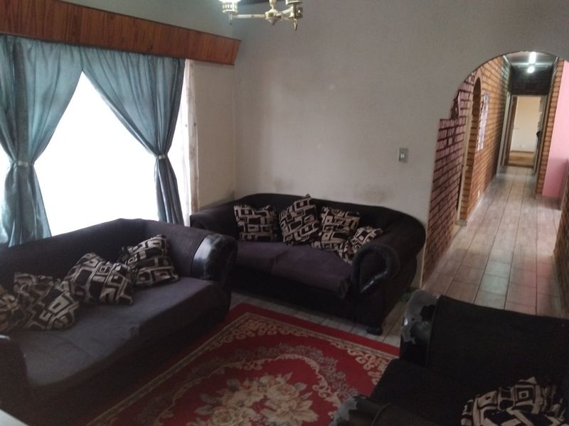 4 Bed Family home in Elandsheuwel with pool option - Photo 7