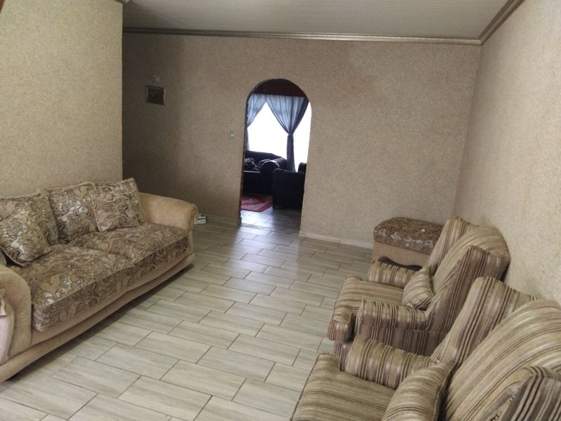 4 Bed Family home in Elandsheuwel with pool option - Photo 6