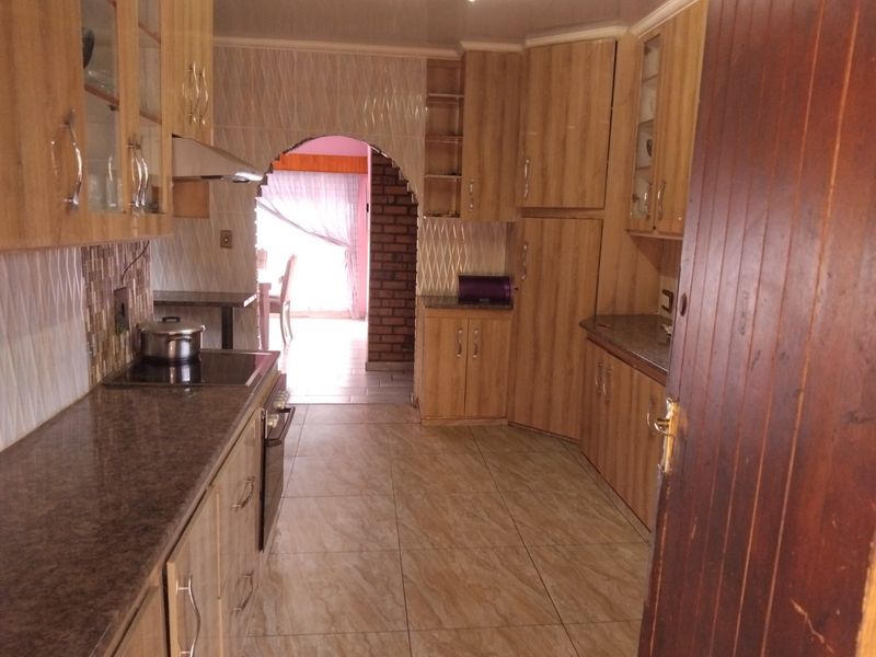 4 Bed Family home in Elandsheuwel with pool option - Photo 4