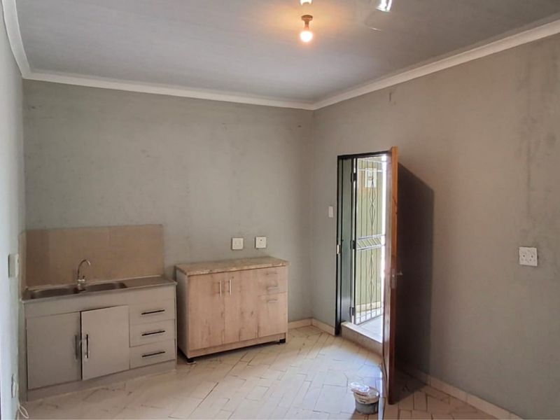 Income-Generating 2-Bed Home + Rental Units in Rondebult - Photo 3