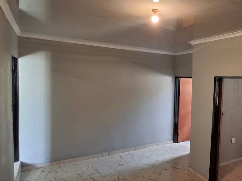 Income-Generating 2-Bed Home + Rental Units in Rondebult - Photo 2
