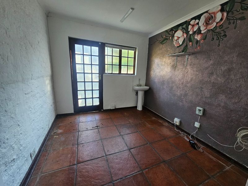 A Doer Upper Starter House In Prime Location  - Photo 6