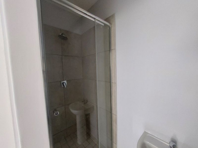 brand new 1 bed 1 bath available in Exclusive Estate  - Photo 6