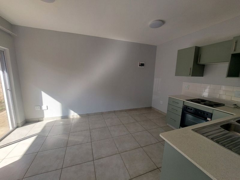 brand new 1 bed 1 bath available in Exclusive Estate  - Photo 3