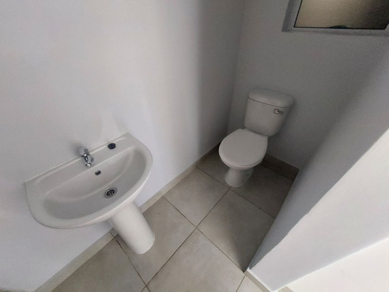 brand new 1 bed 1 bath available in Exclusive Estate  - Photo 5