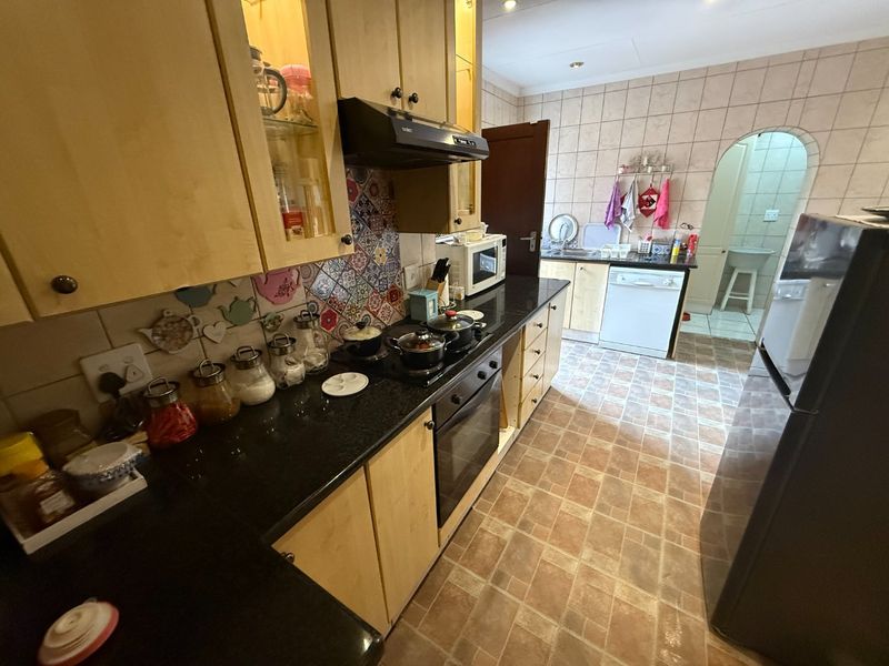 Spacious Family Home! - Photo 7