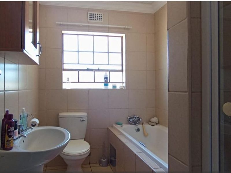 3 Bed House in Clayville for Sale - Photo 9