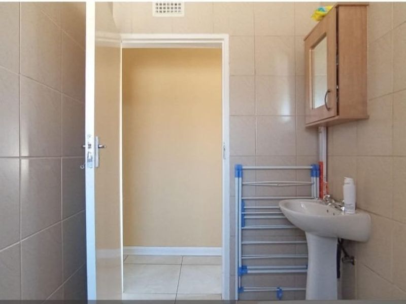 3 Bed House in Clayville for Sale - Photo 8
