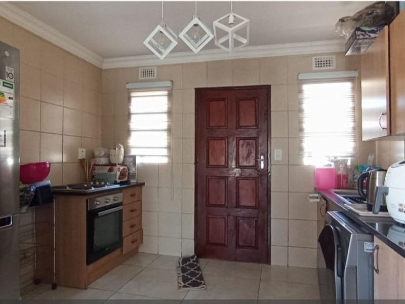 3 Bed House in Clayville for Sale - Photo 4