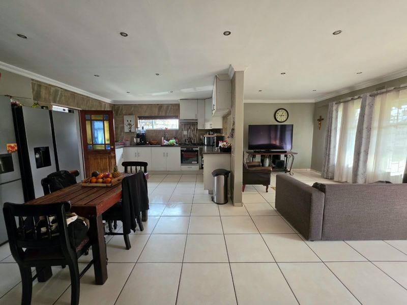 STUNNING HOME FOR SALE IN IMPALA PARK - Photo 3
