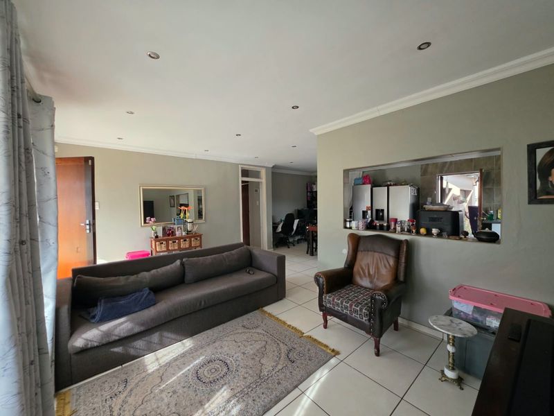 STUNNING HOME FOR SALE IN IMPALA PARK - Photo 10