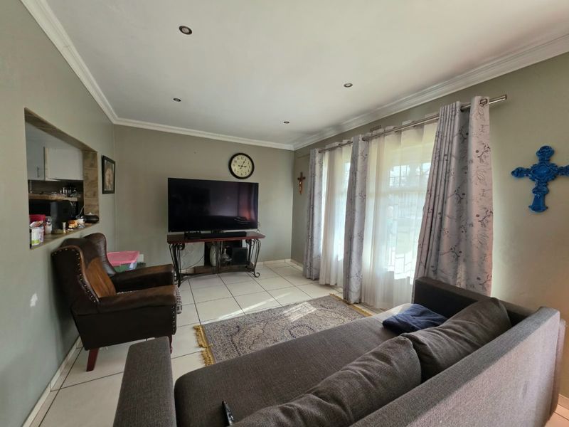 STUNNING HOME FOR SALE IN IMPALA PARK - Photo 9
