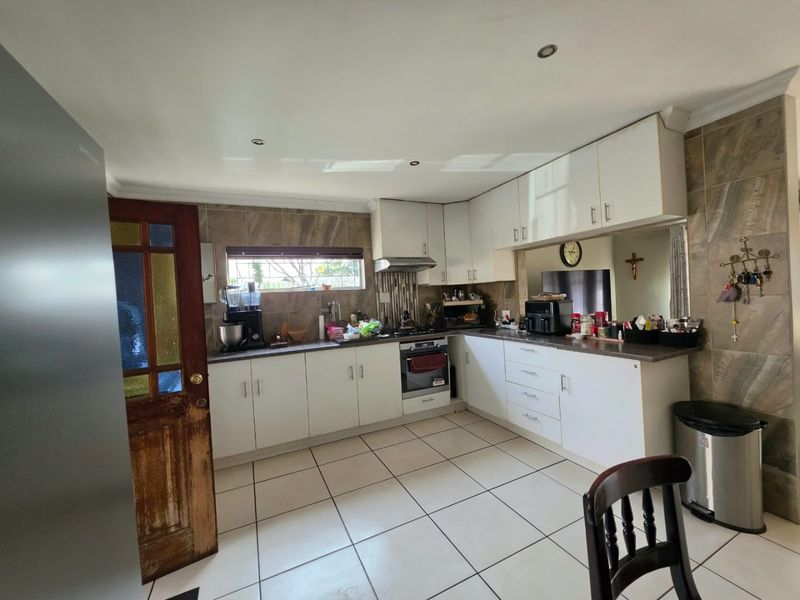 STUNNING HOME FOR SALE IN IMPALA PARK - Photo 8