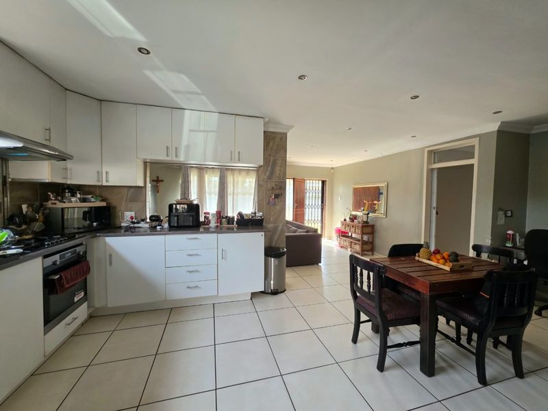 STUNNING HOME FOR SALE IN IMPALA PARK - Photo 7