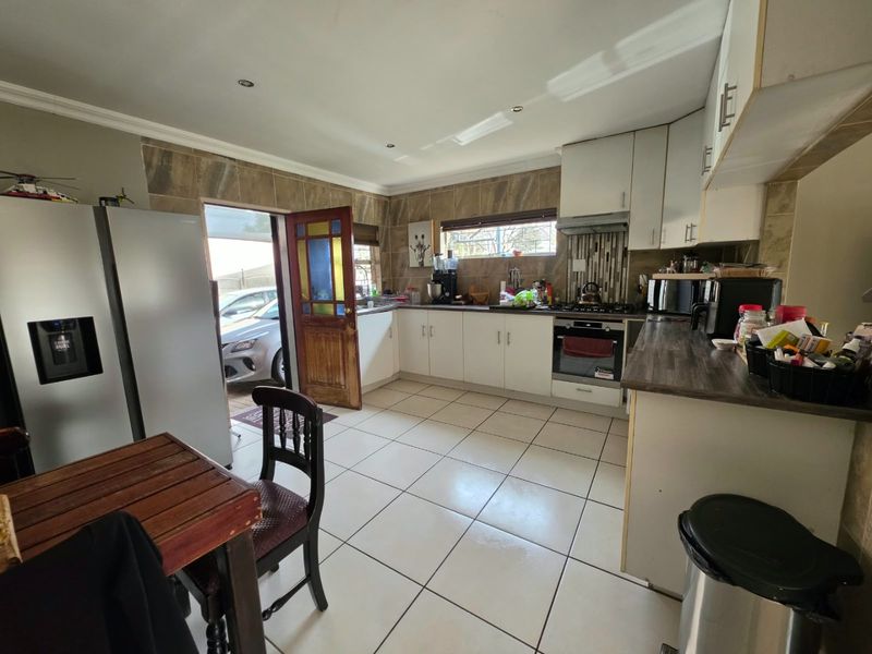 STUNNING HOME FOR SALE IN IMPALA PARK - Photo 6