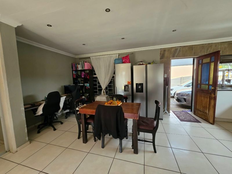 STUNNING HOME FOR SALE IN IMPALA PARK - Photo 4