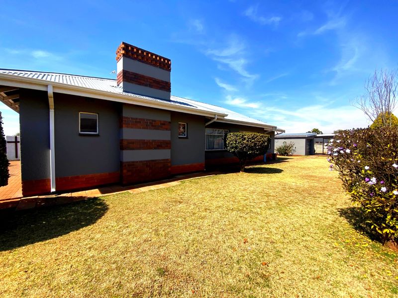 Stunning 3-Bedroom Family Home with Endless Potential in Casseldale! - Photo 5