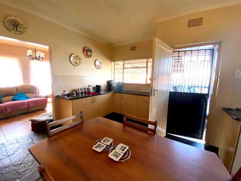 Stunning 3-Bedroom Family Home with Endless Potential in Casseldale! - Photo 10
