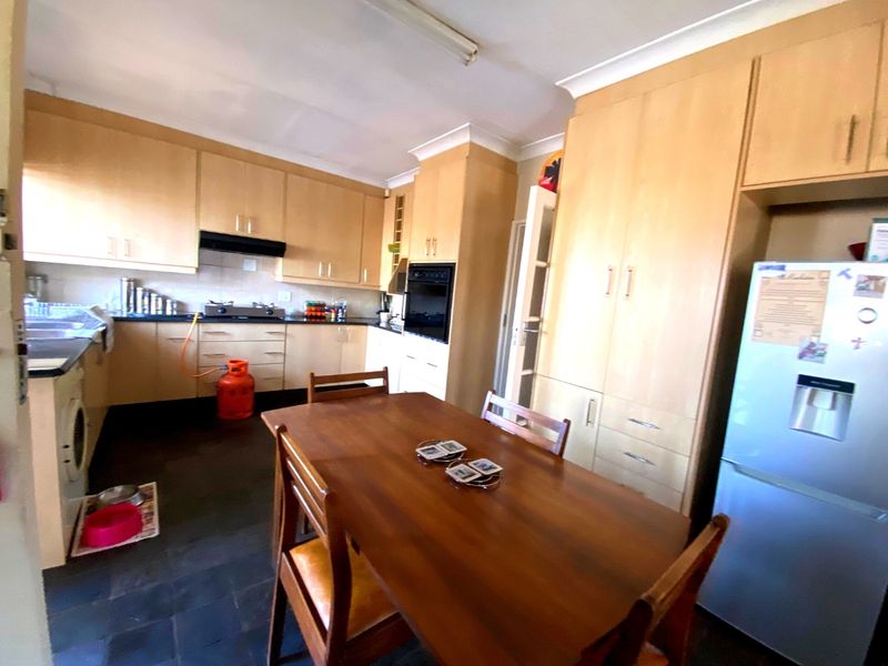 Stunning 3-Bedroom Family Home with Endless Potential in Casseldale! - Photo 9