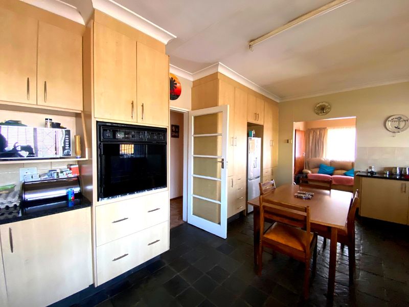 Stunning 3-Bedroom Family Home with Endless Potential in Casseldale! - Photo 8